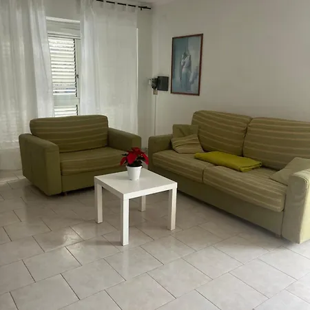 Cecilia Apartment *